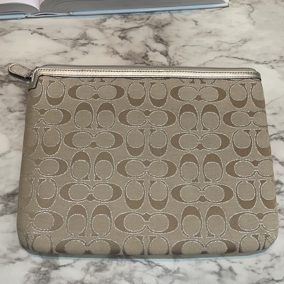 Khaki Coach clutch with pink satin lining - Picture 2 of 5